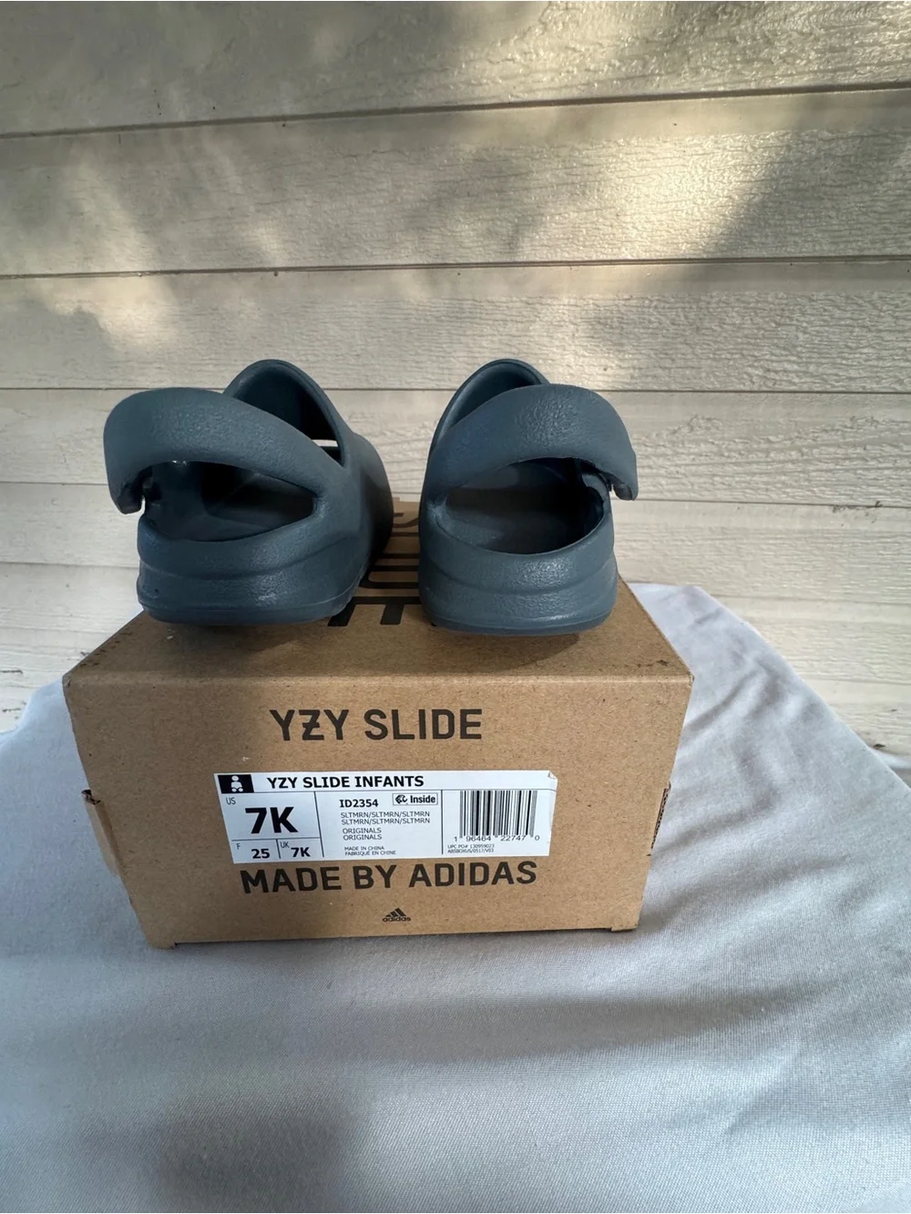 Yeezy Slides Infant 7K in box Gray